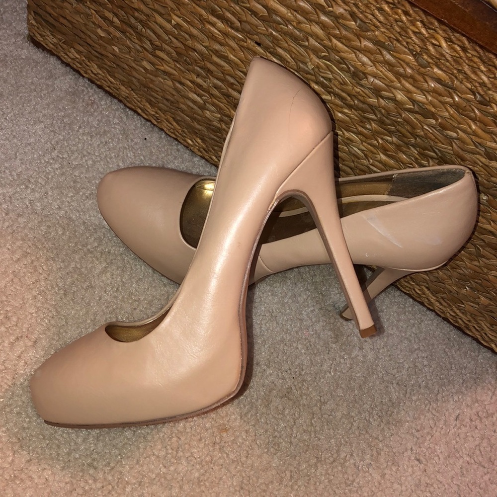 madden girl matte nude 5’ pumps